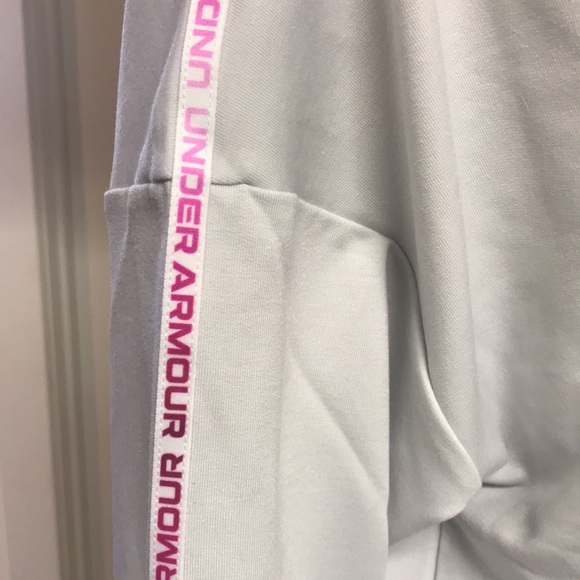 Under Armour Athletic/Athleisure L/S Top, NWT! - Picture 3 of 6